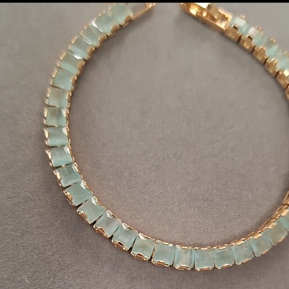 Mint Green Topaz cushion shape diamond cut tennis bracelet - Picture 9 of 10